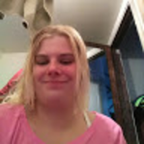 Meet your Posher, Julia - Picture 1 of 1